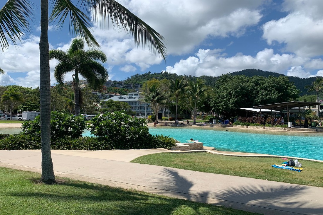 Airlie Beach – Heart Hotel And Gallery Whitsundays – Holiday 2 Go