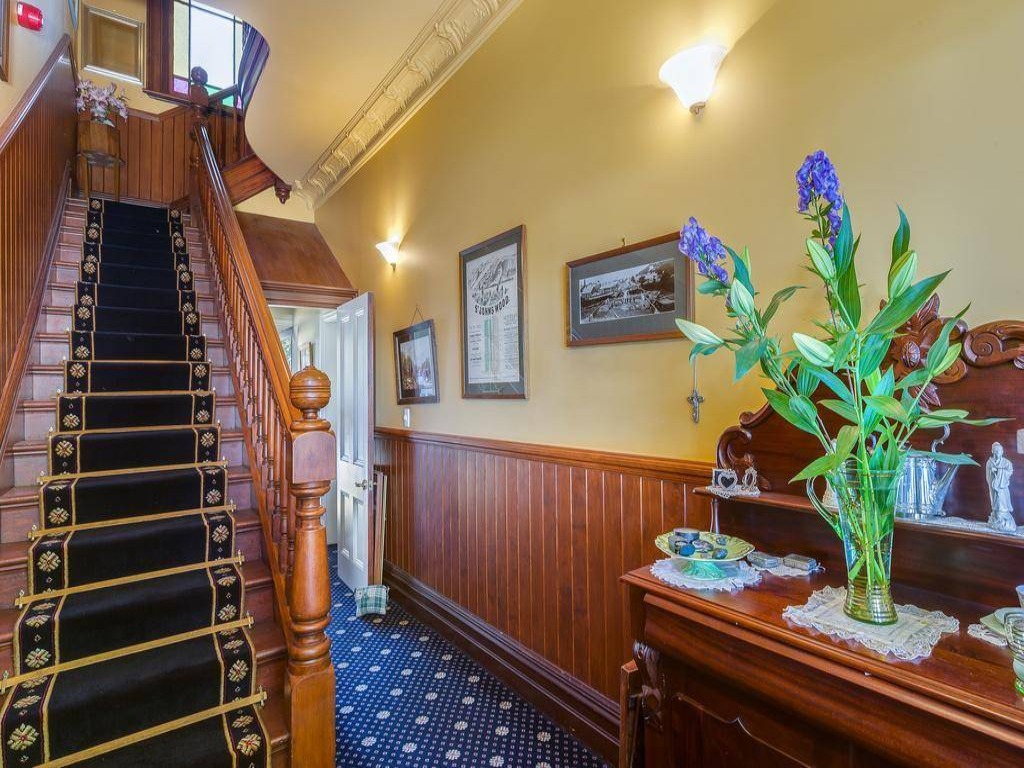 Dunedin – Highland House Boutique Hotel – Holiday 2 Go